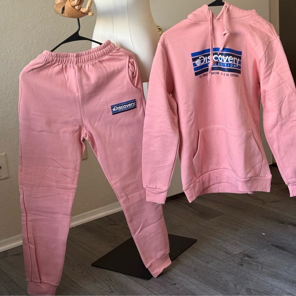 NWOT DISCOVERY EXPEDITION LARGE PINK HOODIE SET